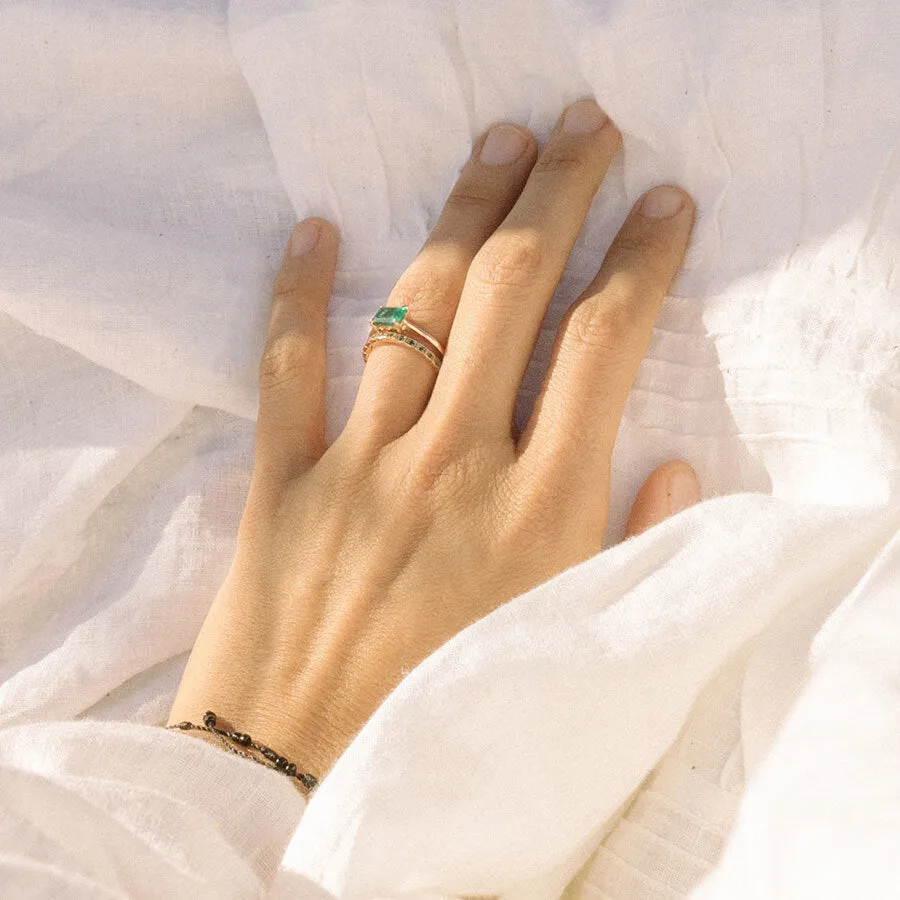 Bea East/West Solitaire Ring - Rose Gold & Emerald (7x5mm)