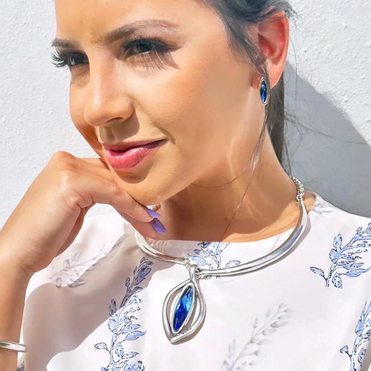 TRA-LA-RA BLUE NAVETT CHOKER