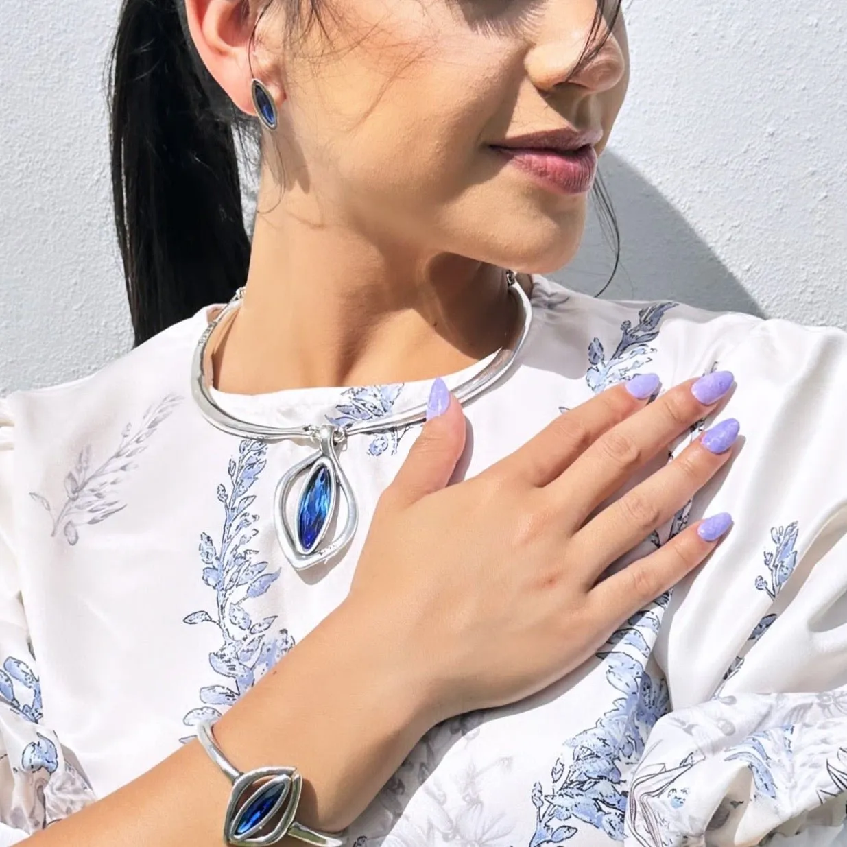 TRA-LA-RA BLUE NAVETT CHOKER